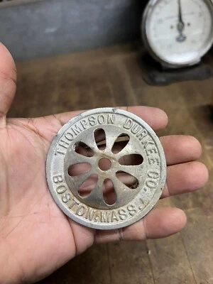 Antigua cubierta de drenaje para fregadero de bañera de baño Thompson Durkee Co Boston Mass EE. UU. Foto 1 de 4