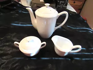 Servidor de café Wedgwood Hedge Rose, crema y azucarero con tapa - Imagen 1 de 10