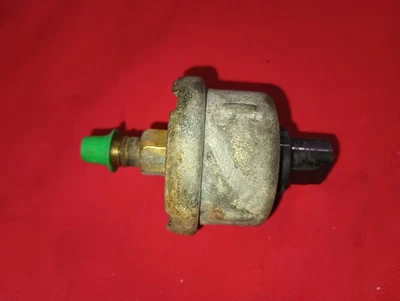 Interruptor medidor de presión de aceite de 8 cilindros OEM Toyota Lexus 83520-60051 / 8352060051 Foto 1 de 4