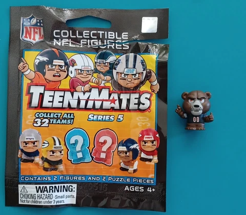 NFL Teenymates 2016 Series 5 ULTRA RARE Chicago "Staley Da Bear" Mascot 1:37 Cover