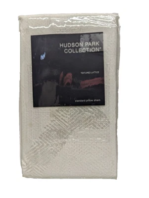 Almohada estándar de celosía texturizada Hudson Park Collection exclusiva blanca Foto 1 de 4