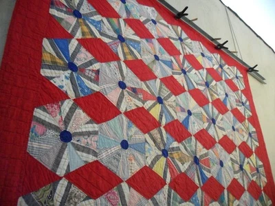 Vtg 20's 30's Hexagonal hexagon Quilt Hand stitched feedsack wagon wheel - Image 1 of 4