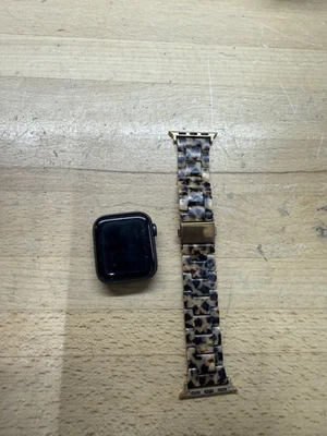 APPLE WATCH SE 40MM BLACK (USED) - Image 1 of 3