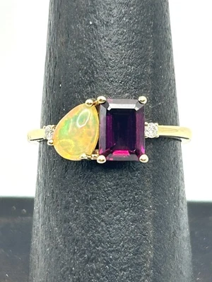 Anel de ouro amarelo 10K com granada e opala de rodolita Helzberg tamanho 7 - Imagem 1 de 4