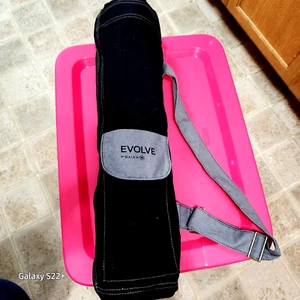 Exercise Mat Bag Evolve By GAIAM Adjustable Strap 2 Pockets Purple 62"x23" - Picture 1 of 6