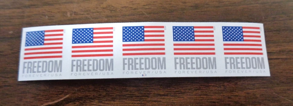 US Stamp #5789a Variety 2023 Freedom Forever Coil of 5 Die Cutting Omitted - Image 1 of 2