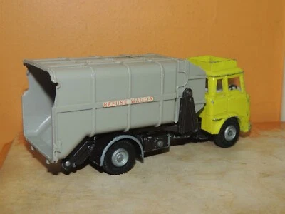 Meccano Ltd England Dinky Toys Yellow / Green Bedford Refuse Wagon Die-Cast - Image 1 of 4