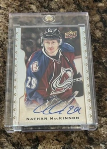 2014-15 Upper Deck Masterpieces Auto Nathan MacKinnon #125 AU - Picture 1 of 2