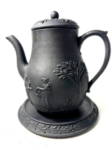 1910 ~ SELTEN ~ WEDGWOOD SCHWARZ BASALT JASPERWARE NEOKLASSIZISTISCHE KAFFEEKANNE MIT STÄNDER - Bild 1 von 24