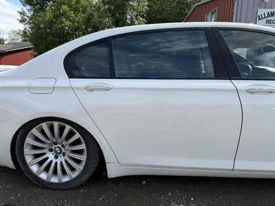 BMW 750i 2009-2015 puerta trasera derecha del lado del pasajero blanca Foto 1 de 4