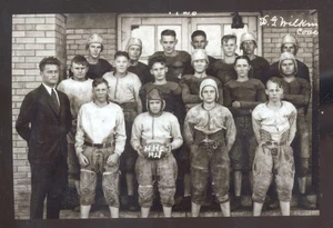 ECHTFOTO HUTTO TEXAS HIGH SCHOOL FOOTBALL TEAM SPIELER 1928 POSTKARTE KOPIE - Bild 1 von 1