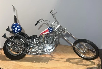 Franklin Mint 1:10 1969 Harley Davidson The Ultimate Chopper Easy Rider/Helment - Image 1 of 4