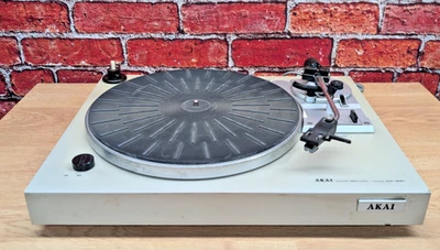 Akai AP-B21 Belt Drive Turntable Auto Return HiFi Vintage Japanese Record Player - Image 1 of 4