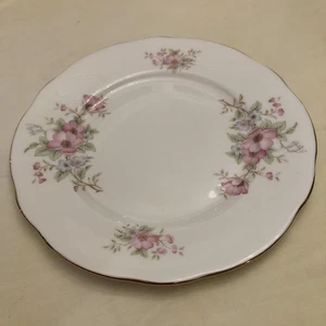 ROYAL WINCHESTER Pink Flowers Salad Plate Fine Bone China - ENGLAND E4 - Picture 1 of 4