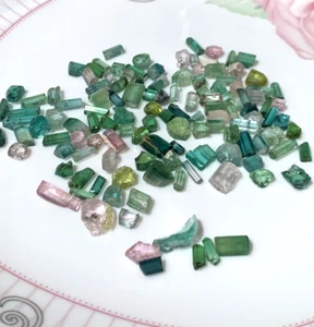 96 kt mehrfarbige Turmalin Kristalle - natürliches Lot aus Afghanistan - Bild 1 von 16