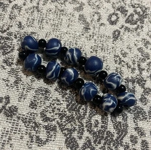 Beautiful Blue Marbled Swirls Lightweight Beaded Bracelet Boho Festival Style - Picture 1 of 3
