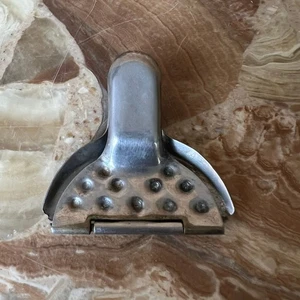 Single Lemon Slice Squeezer  - Picture 1 of 3