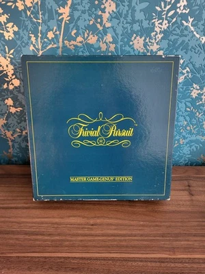 VINTAGE 1983 TRIVIAL PURSUIT ORIGINAL VERSION MASTER GAME GENUS EDITION - Image 1 of 4