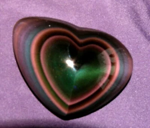 Regenbogen-Obsidian poliert, Mexico, Herz 33,4g 52x38x14mm Heilstein - Bild 1 von 7