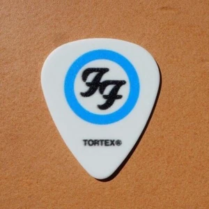 Mega selten: Foo Fighters - Def Leppard Pat Smear Gitarrenplektrum weiß - Bild 1 von 2