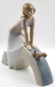 RARE LOVELY NAO BY LLADRO PORCELAIN GIRL A DREAMY AFTERNOON 1589 FIGURINE BOXED - Picture 1 of 7