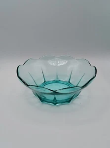 Frutero de vidrio turquesa con borde festoneado para servir decoración del hogar - Imagen 1 de 7