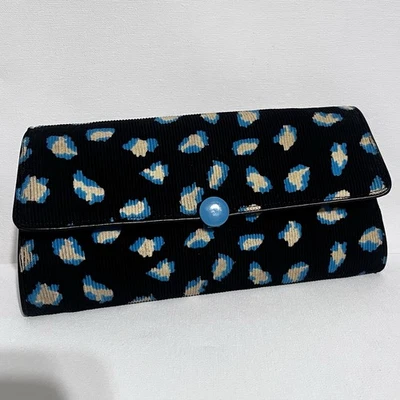 Bolso sin asas Marc Jacobs abstracto estampado de leopardo pana solapa azul beige botón Foto 1 de 4