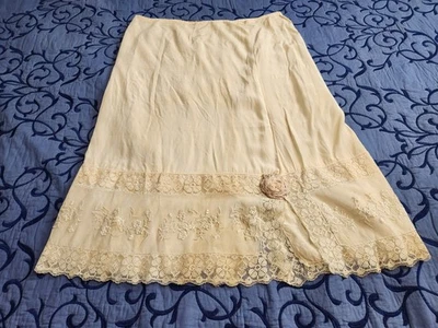 Antiguo tocador francés de encaje de seda sin cordones años 20 1930 encaje-disfraz-foto Foto 1 de 4