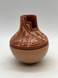 Native American Jemez Pottery Vase Emma Yepa - Picture 1 of 5