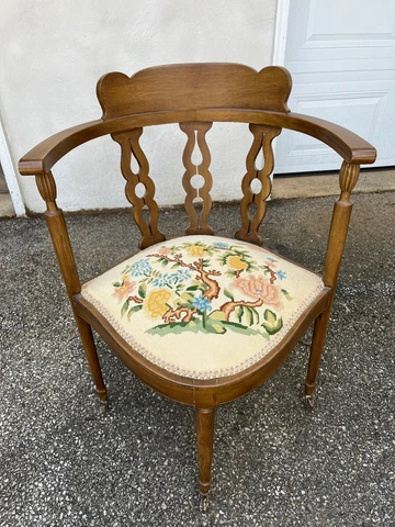 Corner Chair FLORAL NEEDLEPOINT casters Cover