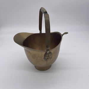 Vintage Brass Lions Head Scuttle Bucket With Brass Handle Hancraften Brass RARE - Afbeelding 1 van 13