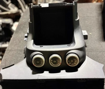 MITSUBISHI OUTLANDER 2009 HEATER CONTROL UNIT SURROUND 8010A143 GENUINE OEM PART - Image 1 of 4