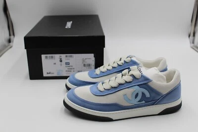 Novo com certificado de autenticidade CHANEL tênis de camurça pele infantil CC 38 EUA 8 branco azul G39978 X56979 - Imagem 1 de 4