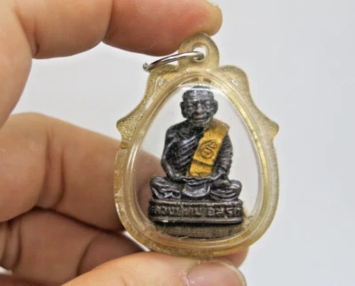 Colgante LP Tim Bendito Amuleto Riqueza y Protección Wat Lahanrai Tailandia Foto 1 de 4