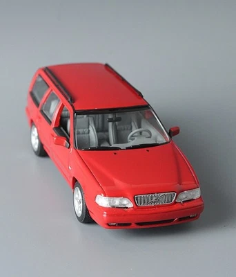 Minichamps Volvo V 70  Limited Edition Diecast Model - Image 1 of 4
