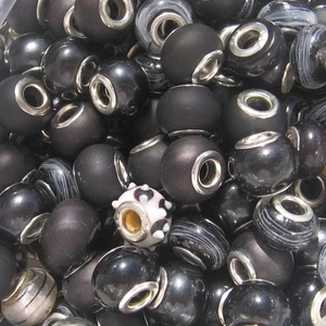 LOT DE 20 PERLES NOIRES VERRE DONUTS CHARMS et ONYX pour bracelet serpent - DUN - Picture 1 of 5
