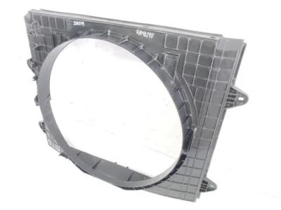 Radiador 5,0 L diésel daños menores OEM 2016 2017 2018 2019 Nissan Titan XD Foto 1 de 4