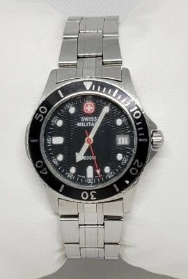 Relógio masculino suíço militar redondo tom prata mostrador preto texturizado data 095.0674 F1 - Imagem 1 de 4