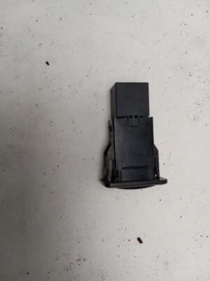 INTERRUPTOR DE LIBERACIÓN ABIERTA TAPA DE GAS para NISSAN QUEST 2007-2009 Foto 1 de 4