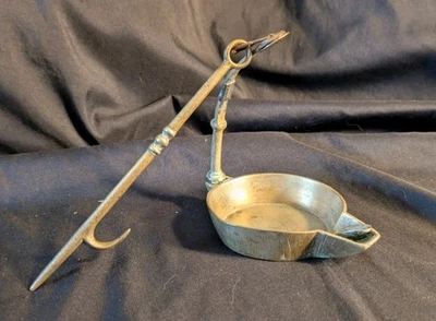 Ancienne Lampe à Huile Mazout à Suspendre, Bronze, XIXe, Réparation ancienne  - Photo 1/4