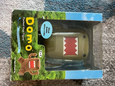 Dark Horse Deluxe Domo Flocked Vinyl Figure Olive Green 1/800. Never opened Cover