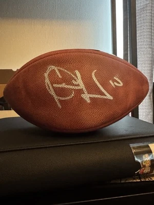 Fútbol firmado por Vince Young certificado de autenticidad PSA (la pelota no sostiene bien el aire) Foto 1 de 2