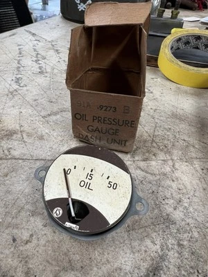 *NOS* 1939 FORD DELUXE OIL PRESSURE GAUGE - OEM - ORIGINAL FORD PART - Image 1 of 4