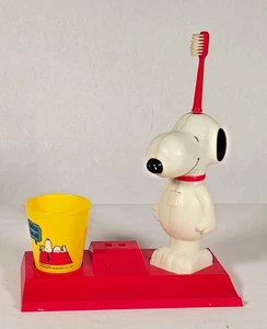 Hasbro • Snoopy Brusha Brusha Electric Toothbrush Set • Peanuts & Woodstock - Picture 1 of 21