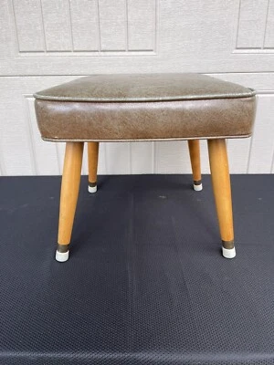 TABURETE DE PIE OTOMANA MCM DE COLECCIÓN - Pierna Cónica Marrón, Hermoso trabajo de desplazamiento en la parte superior Foto 1 de 4