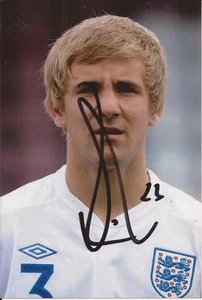 ENGLAND & MAN UNITED * FOTO RETRATO 6x4 firmada por luke shaw + certificado de autenticidad - Imagen 1 de 1