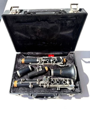 ARMSTRONG CLARINET 型号 2001 年学生乐器带手提箱 — 第 1/4 张图片