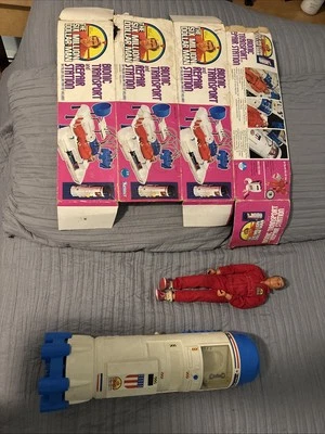 Kenner Six Million Dollar Man Bionic Transport & Repair Station(items Shown Come - Image 1 of 4