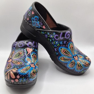 Zuecos daneses Sanita pintados a mano para mujer talla 6 EE. UU. 37 UE flores corazón zapatos Foto 1 de 4