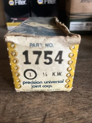 NOS PRECISION SLIP YOKE 1754 BORE 1" K.W.1/4" - Image 1 of 4